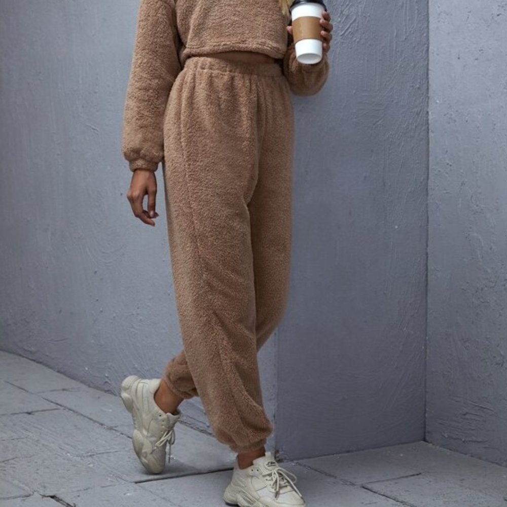CASUAL DOLLZ Cropped Pullover & High-Rise Joggers - Picture 8 of 8